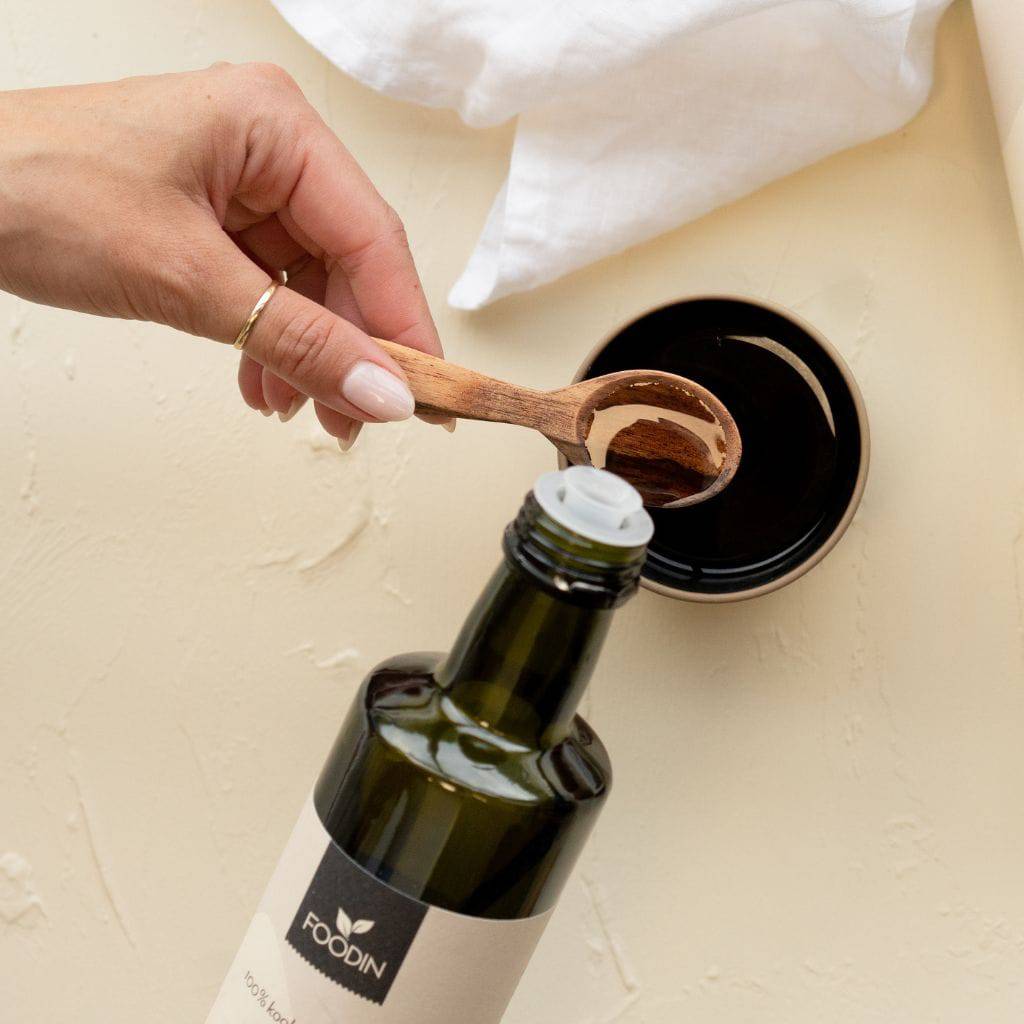 Organic FoodIn MCT Coconut Oil bottle, 500ml, with clear label, golden color, and squeeze cap, on a white background.