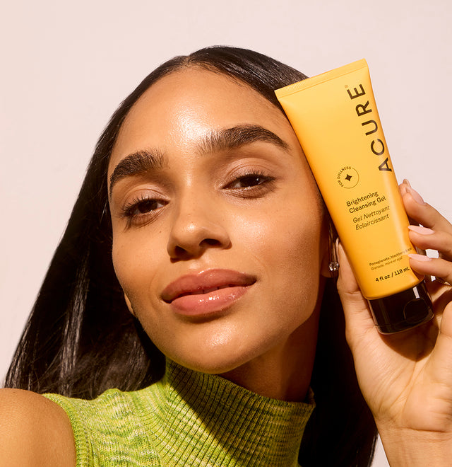 ACURE Brightening Cleansing Gel in 118ml bottle, gentle facial cleanser with brightening ingredients, shown in a clear plastic container.